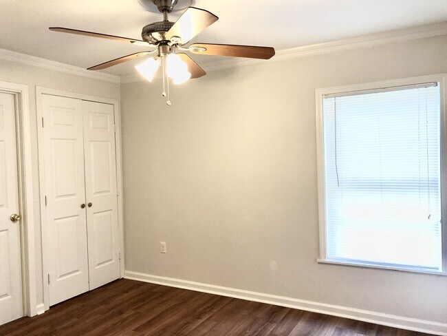 Building Photo - 3br/2ba cottage by LSU with all new appl, 2nd house from River Road