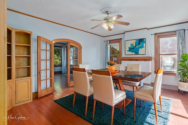 Building Photo - Beautiful 3 Bed 3 Bath