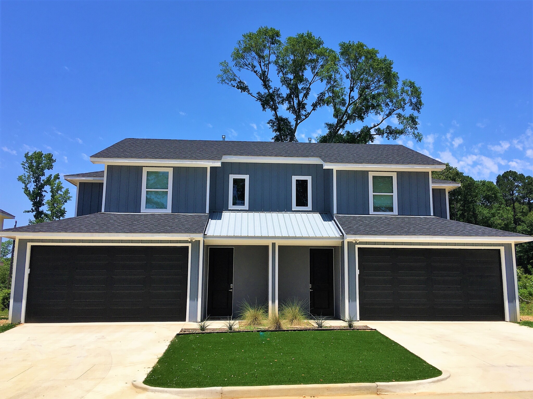 Contemporary Townhome - 10636 Brothers Ln