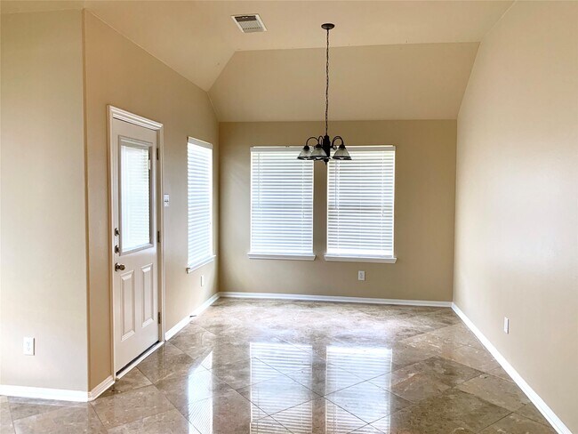 Building Photo - 2822 Chalet Knolls Ln