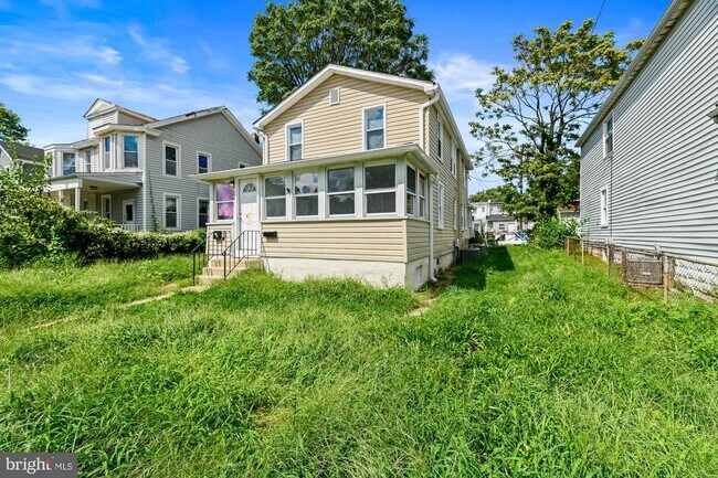 Building Photo - 240 Riverview Ave