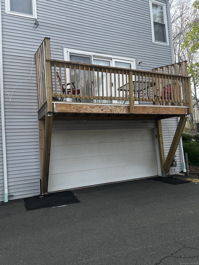 Building Photo - 30 Glenview Dr