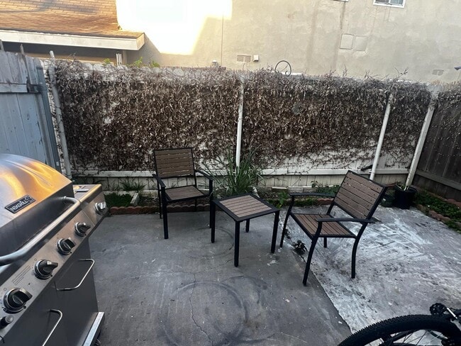 Building Photo - 724 Clay Ave