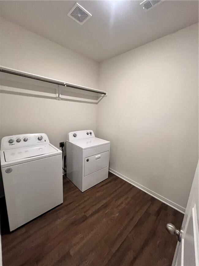Building Photo - 522 W Branta St