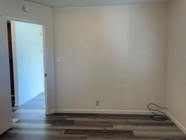 Building Photo - 290 Northwoods Ave
