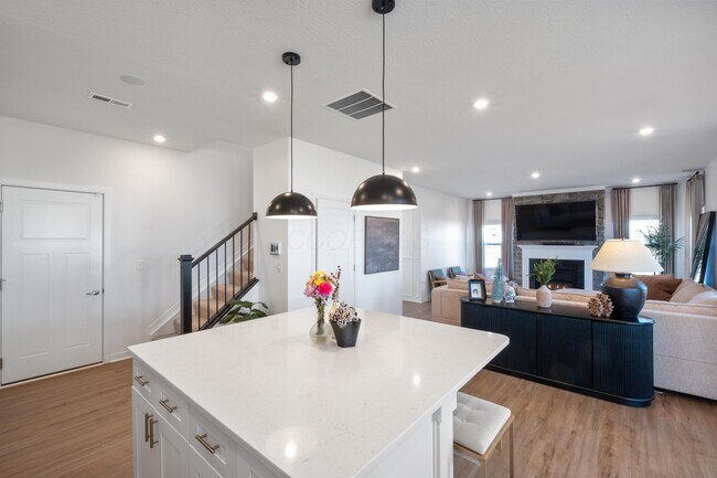 Building Photo - 484 Creekside Dr