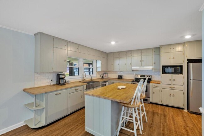 Building Photo - Fully Furnished Short Term Rental! Intercoastal Waterway!