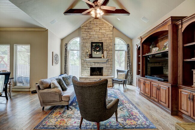 Building Photo - Luxury 5 Bedroom Home in Fairfax Estates, next to public golf course - Safe Room- Memorial High- ...