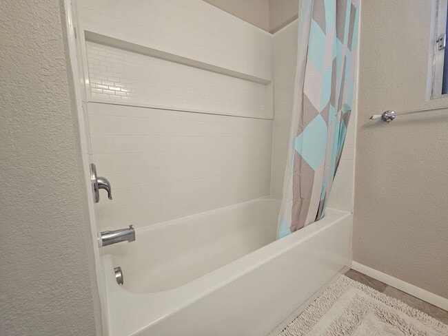 Building Photo - Fully Furnished Mid Century Charmer- month to month/midterm/short term, 3 bedrooms, highly desira...