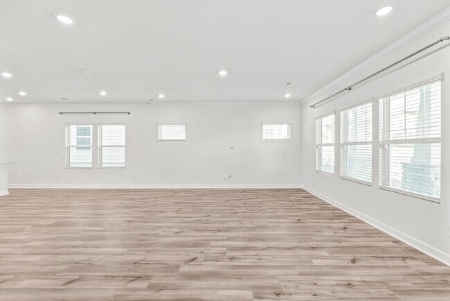 Building Photo - (Coming Soon) Beautiful 4 bedroom home in Belmont!