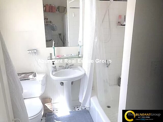 Building Photo - 17 Centre St