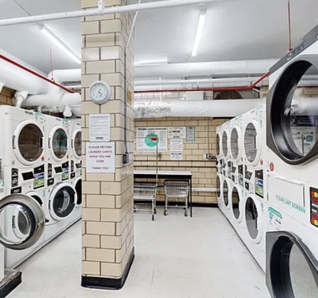 Building Photo - 404 E 66th St