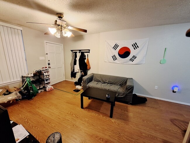 Building Photo - 2409 Leon St