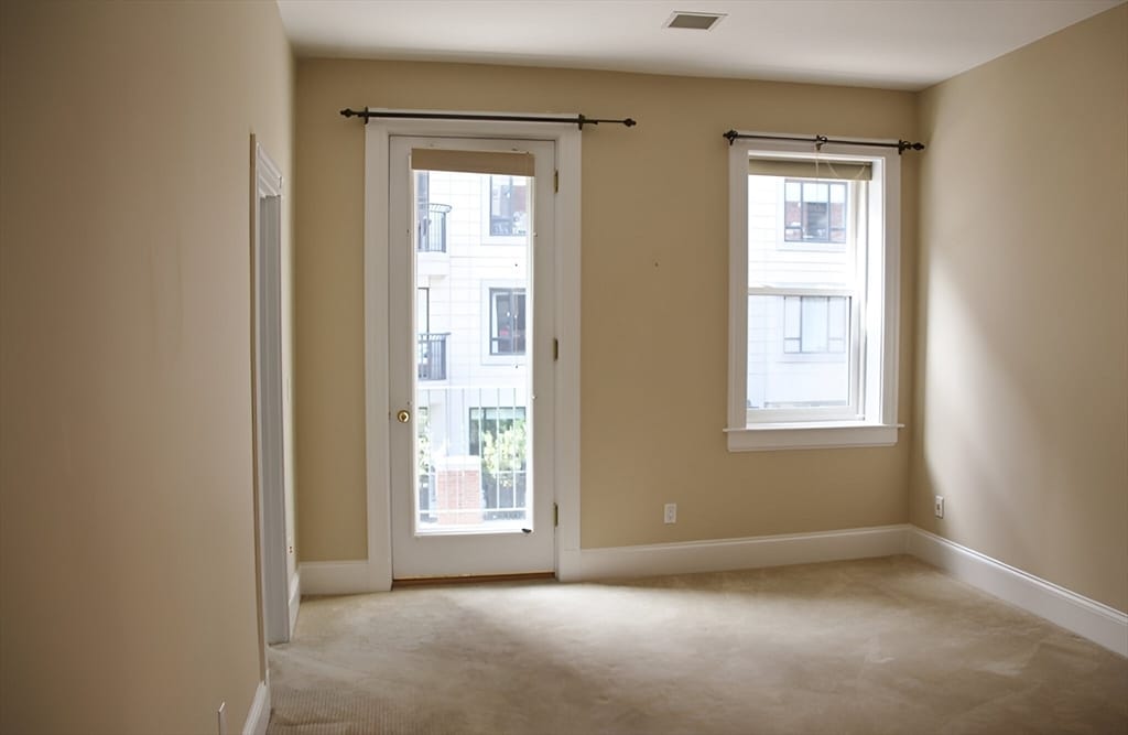 Building Photo - 69 Saint Botolph St