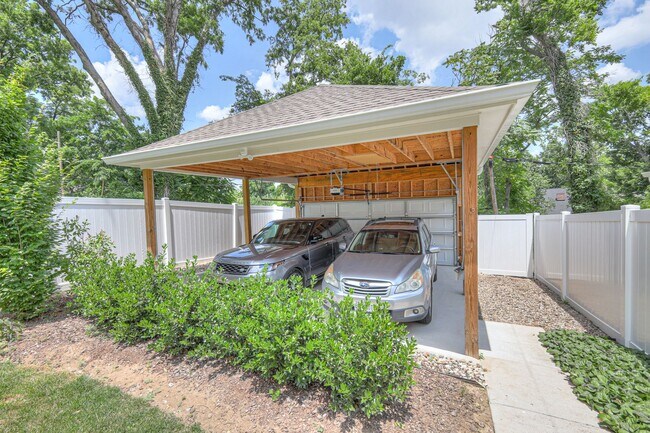 Building Photo - Luxurious 4BR Home Close to 12 South