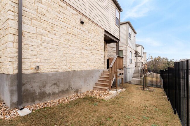 Building Photo - 1531 N Red Bud Ln