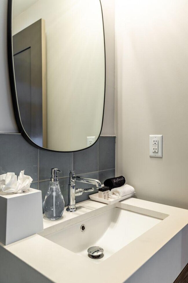 Building Photo - 315 Girod St