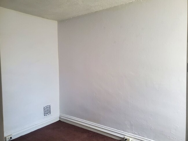Building Photo - 3 Bedroom House in West Philadelpia