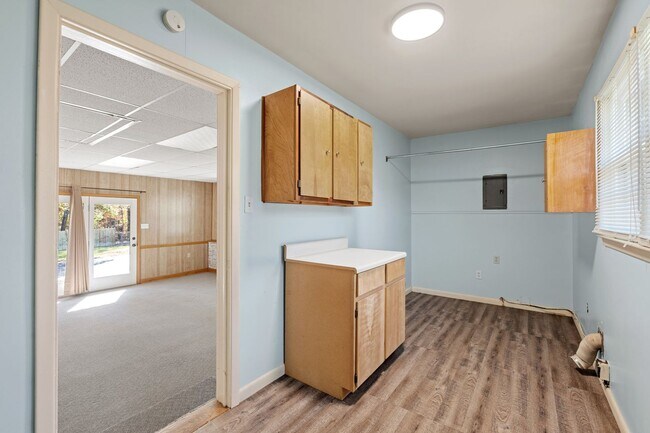 Building Photo - Charming 3 Bedrooms, 1.5 Bath Ranch Home Minutes From Lake Cooley