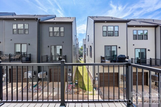 Building Photo - 440 Spearfield Ln