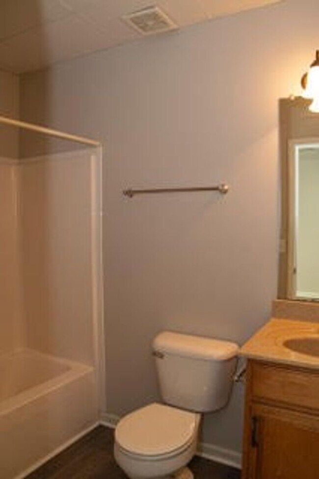 Building Photo - 514 Winding Bluff Way