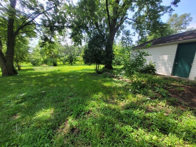 Building Photo - Cozy two bedroom home, pet friendly!