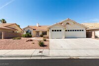 Building Photo - 1744 Knotty Pine