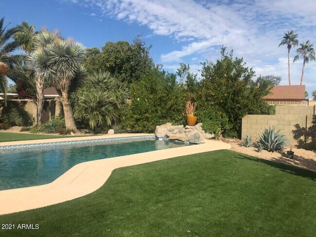 Building Photo - 3924 E Yucca St