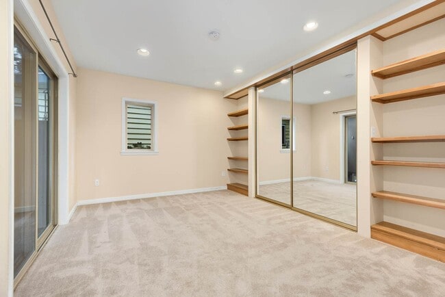 Building Photo - 16725 10th Ave NE