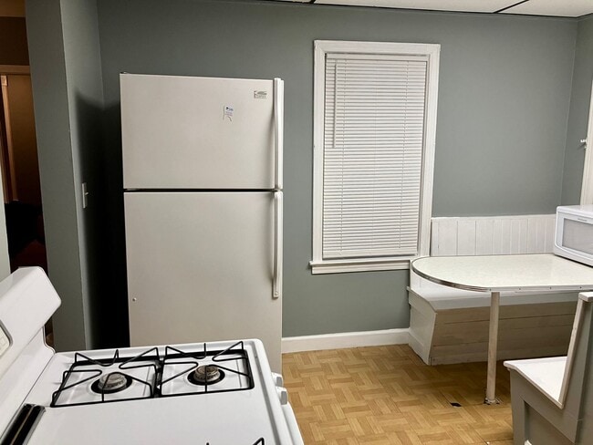 Building Photo - CHARMING DUPLEX HOME FOR LEASE IN WESTLAND!