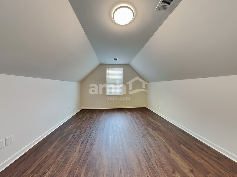 Building Photo - 248 Applehill Way