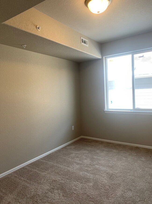 Building Photo - 2 WEEKS FREE! Townhome with Garage!