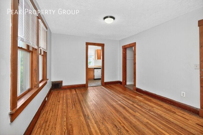 Building Photo - 225 Atkinson St