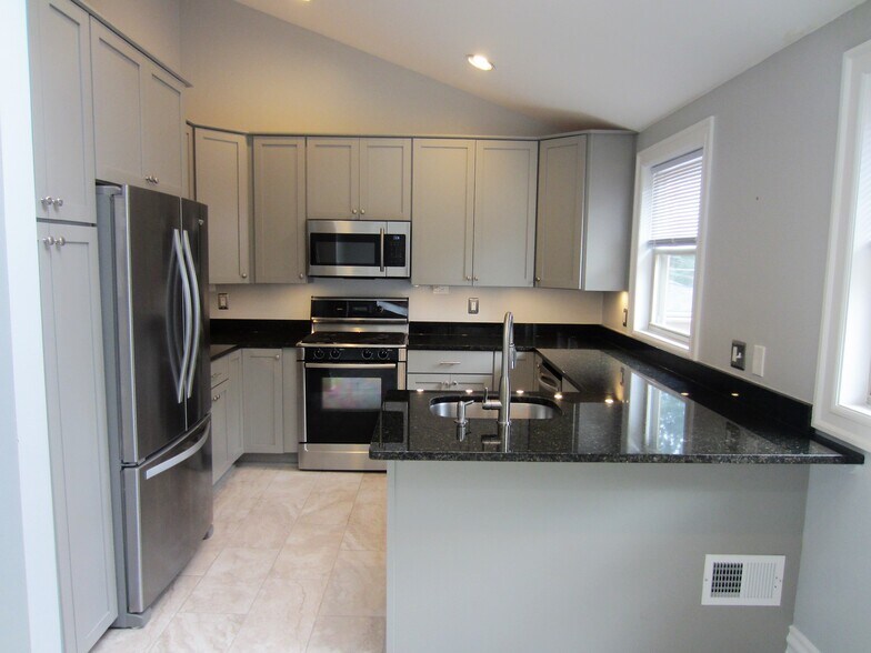 Building Photo - 203 S Braddock Ave