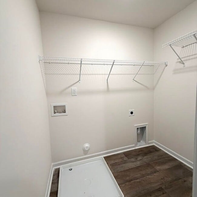 Building Photo - 526 Leven Dr