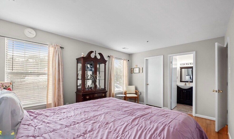 Master bedroom - 8707 Grasmere Ct