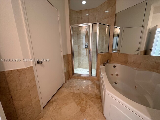 Building Photo - 808 Brickell Key Dr