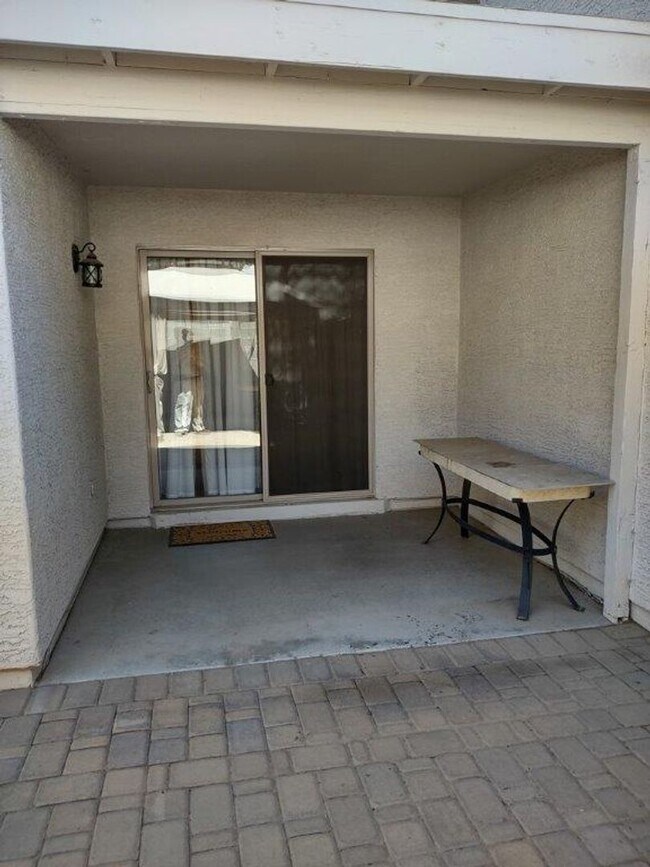 Building Photo - PEORIA ESTATES