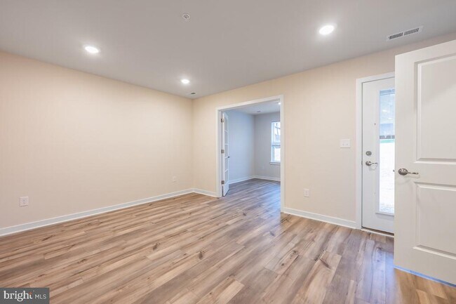 Building Photo - 923 Magnolia Ln