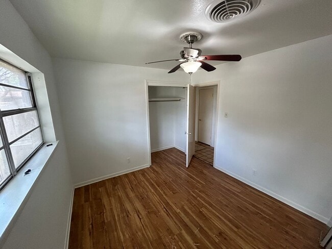Building Photo - 3 Bedroom 2 Bath House in Corpus Christi! ...