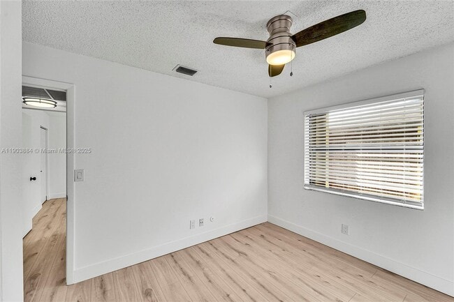 Building Photo - 10035 Winding Lake Rd