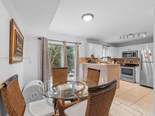 Building Photo - 1240 SE 31st Ct