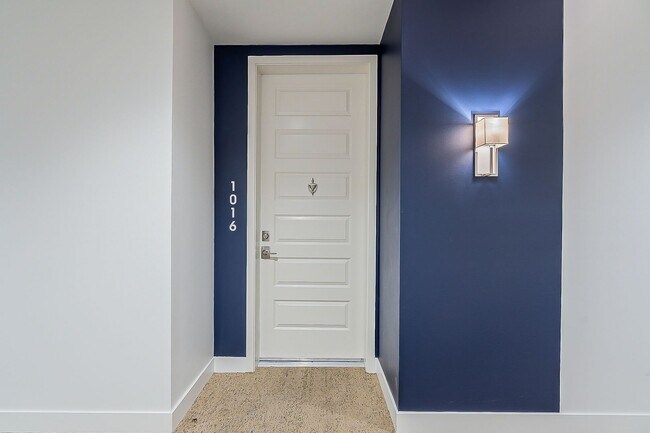 Building Photo - Beautiful One Bedroom in Old Town!