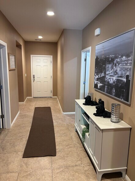 Hallway Entrance - 4936 Semifonte Dr