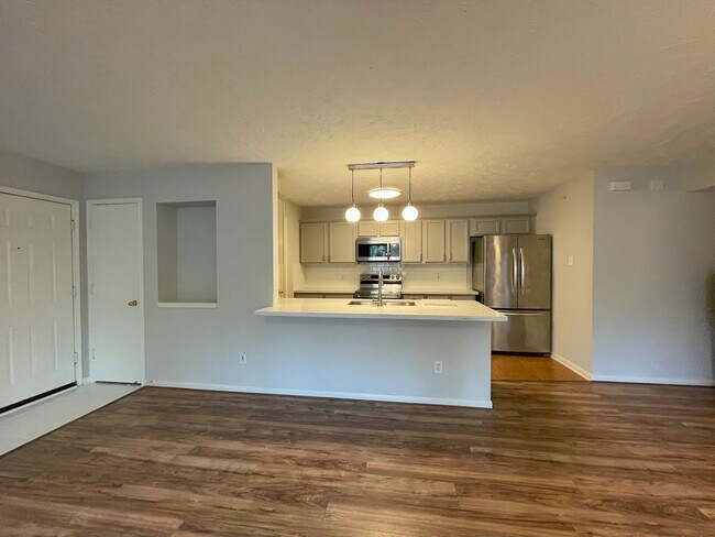 Building Photo - 8051 Bay Branch Dr