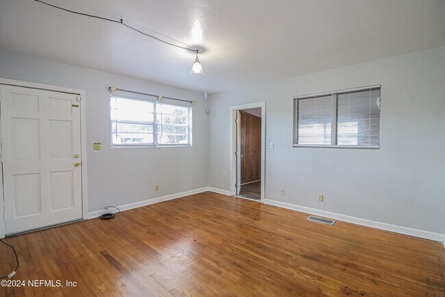 Building Photo - 6503 Ector Rd