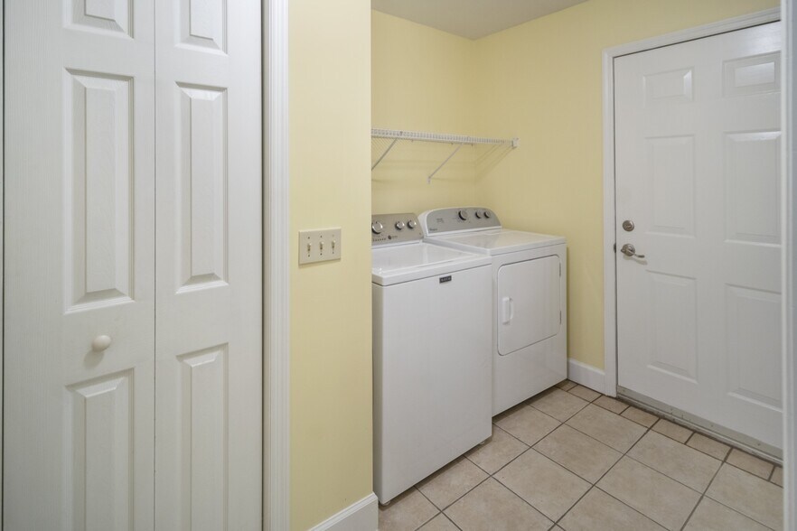 Washer-Dryer - 820 Hanshaw Rd
