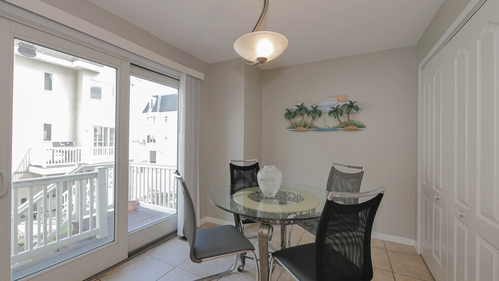 Building Photo - 137 S Berkley Sq