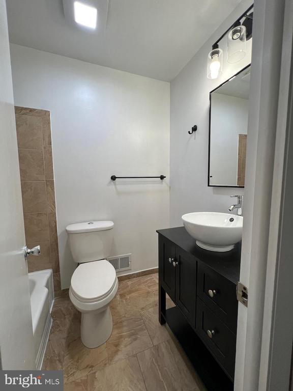 Building Photo - 9004 Brightlea Ct