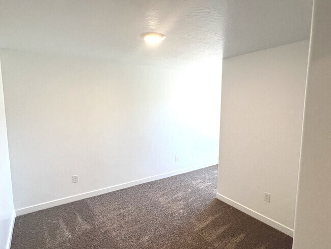 Building Photo - 3303 E Elkhorn Ln